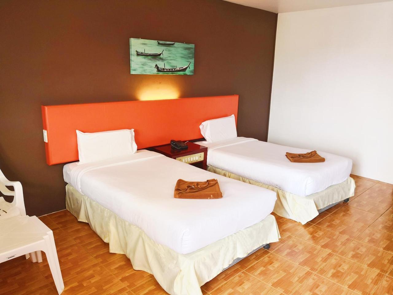 Patong 7Days Premium Hotel Phuket Bagian luar foto