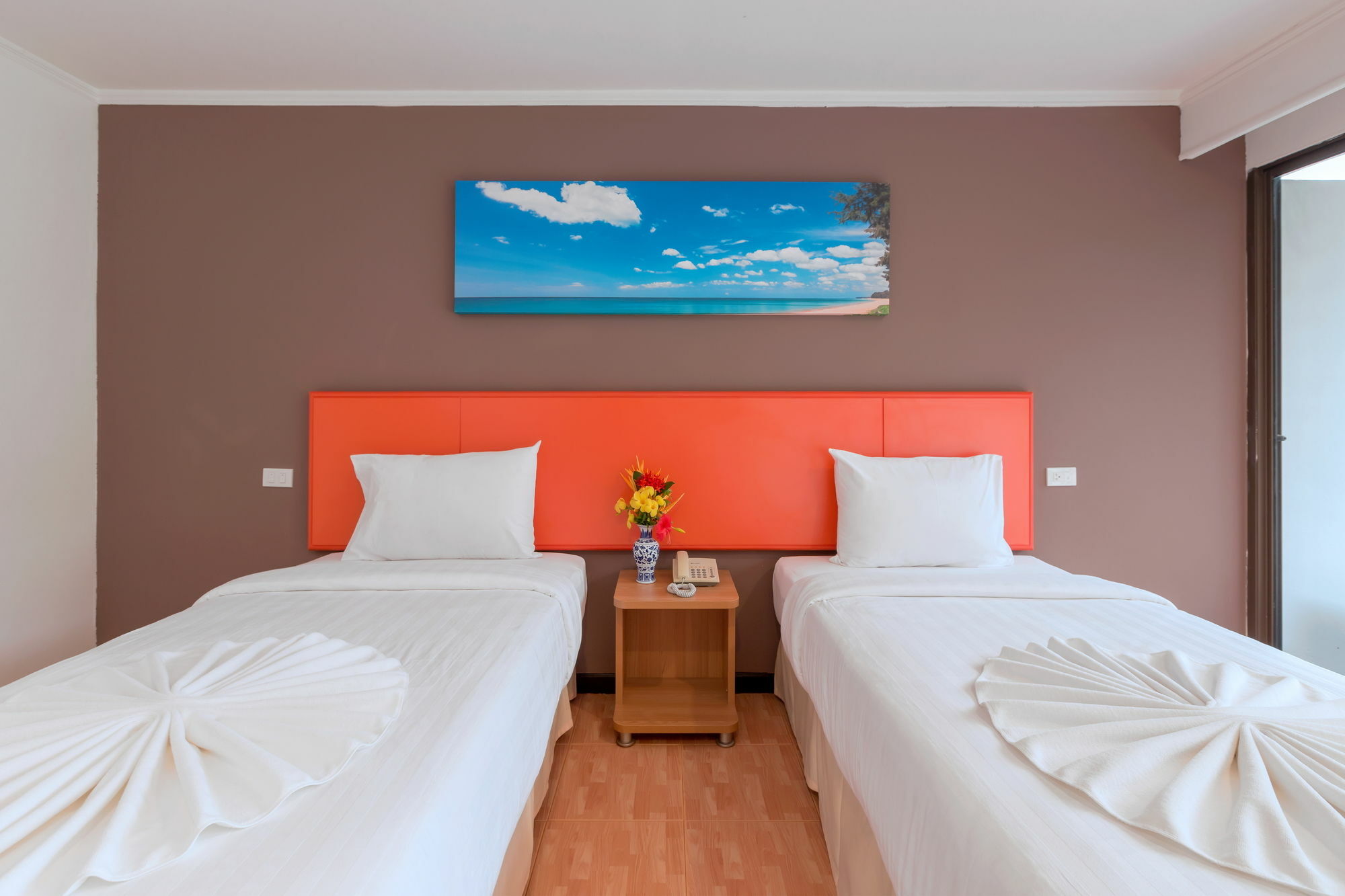 Patong 7Days Premium Hotel Phuket Bagian luar foto