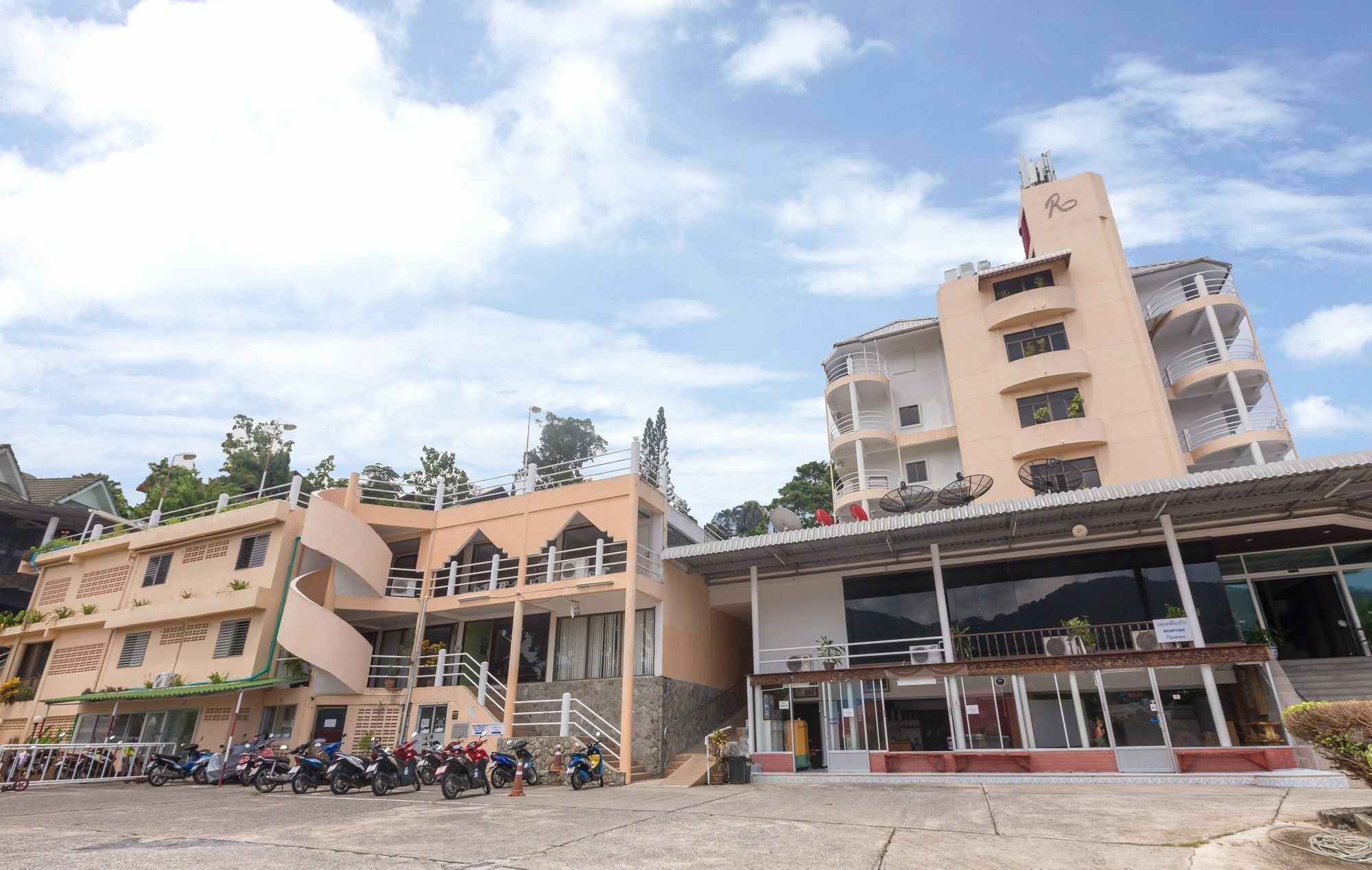Patong 7Days Premium Hotel Phuket Bagian luar foto