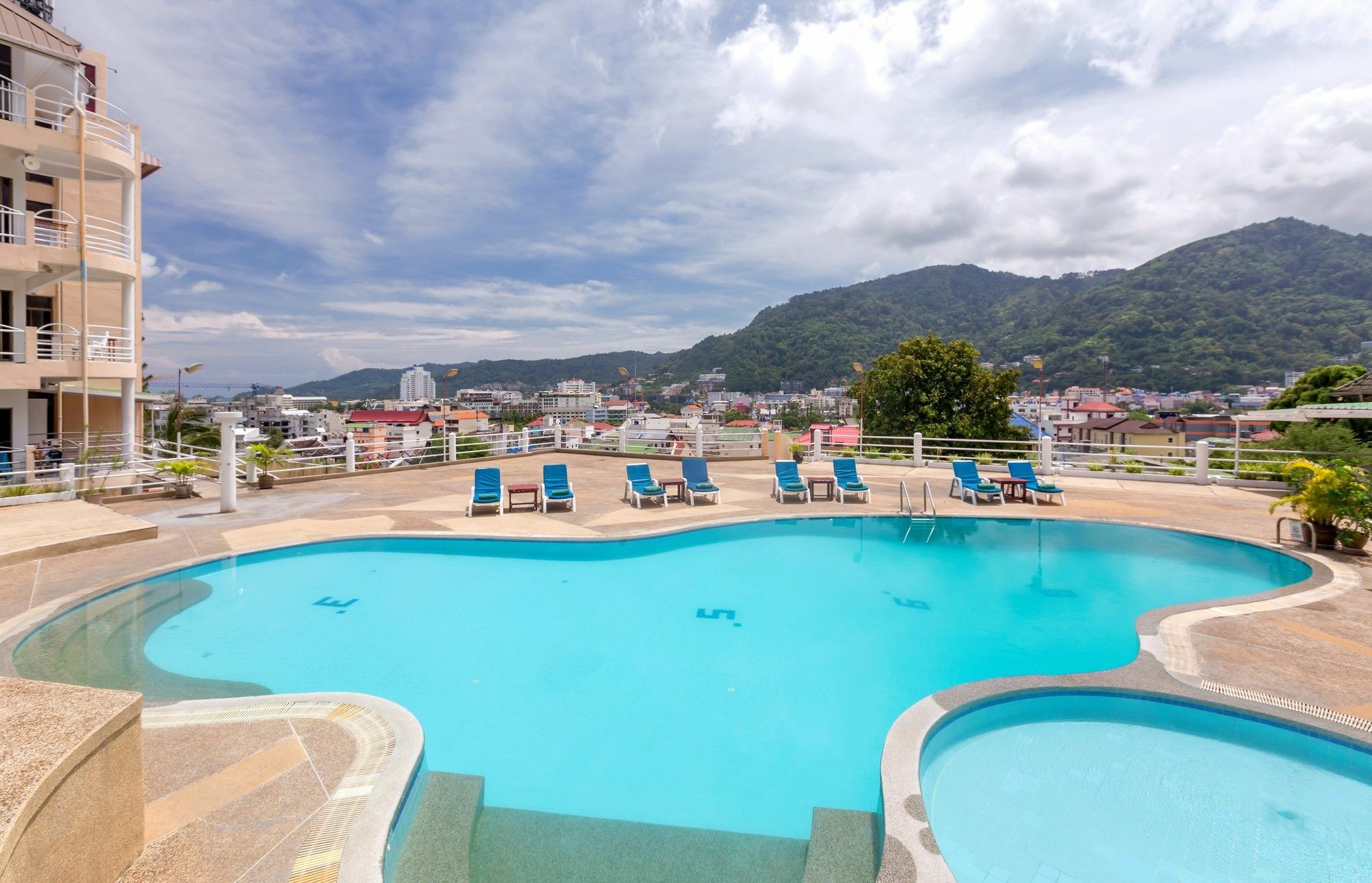 Patong 7Days Premium Hotel Phuket Bagian luar foto