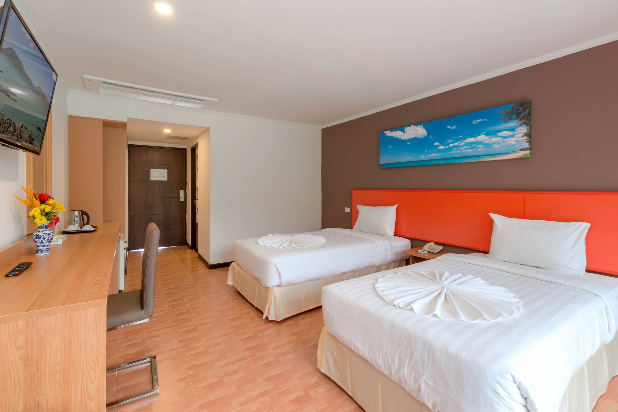 Patong 7Days Premium Hotel Phuket Bagian luar foto