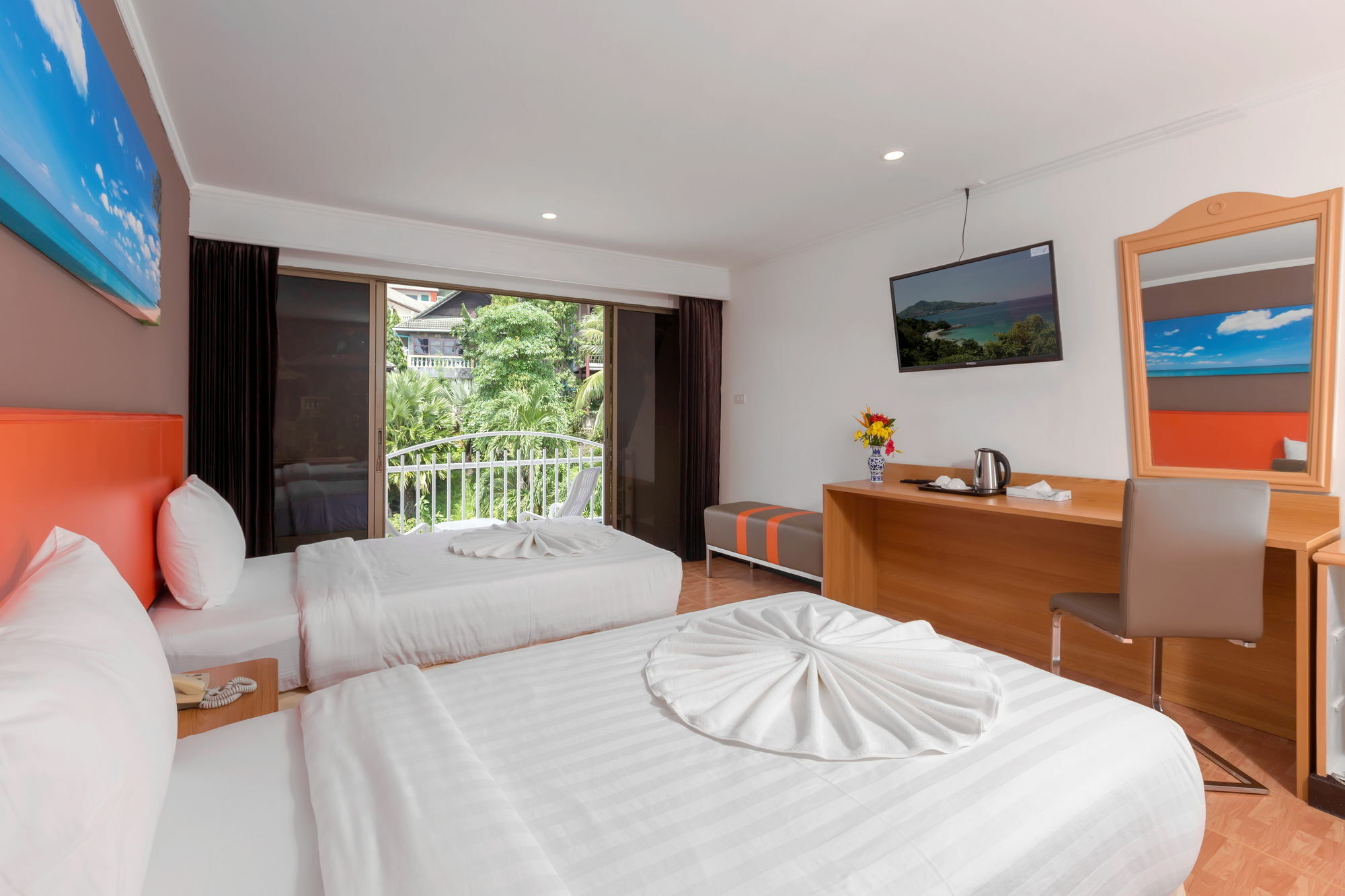 Patong 7Days Premium Hotel Phuket Bagian luar foto