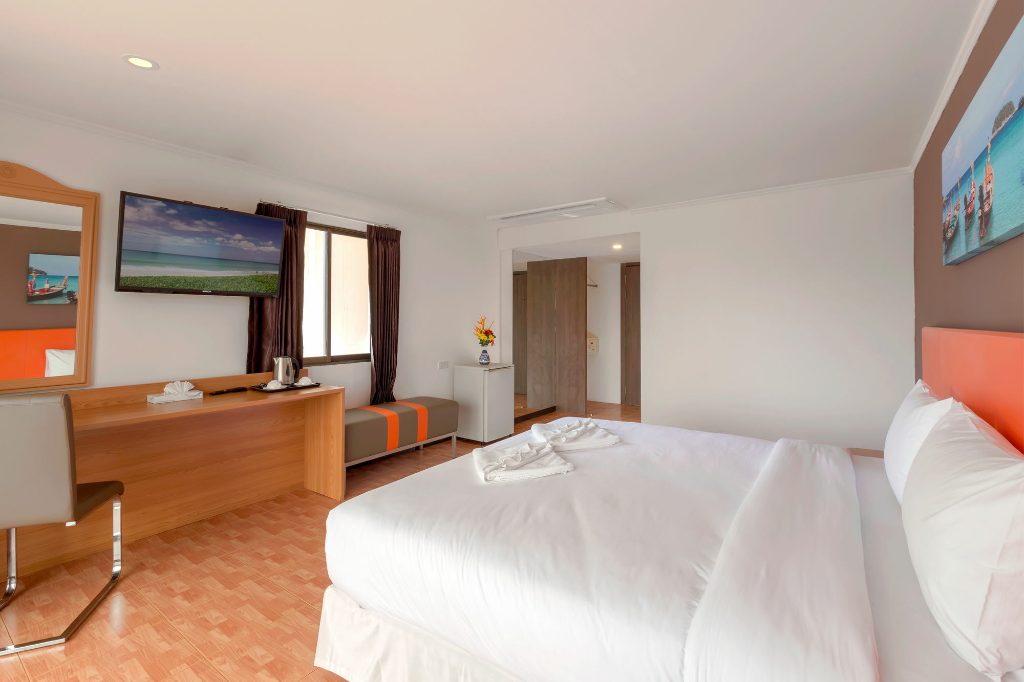 Patong 7Days Premium Hotel Phuket Bagian luar foto