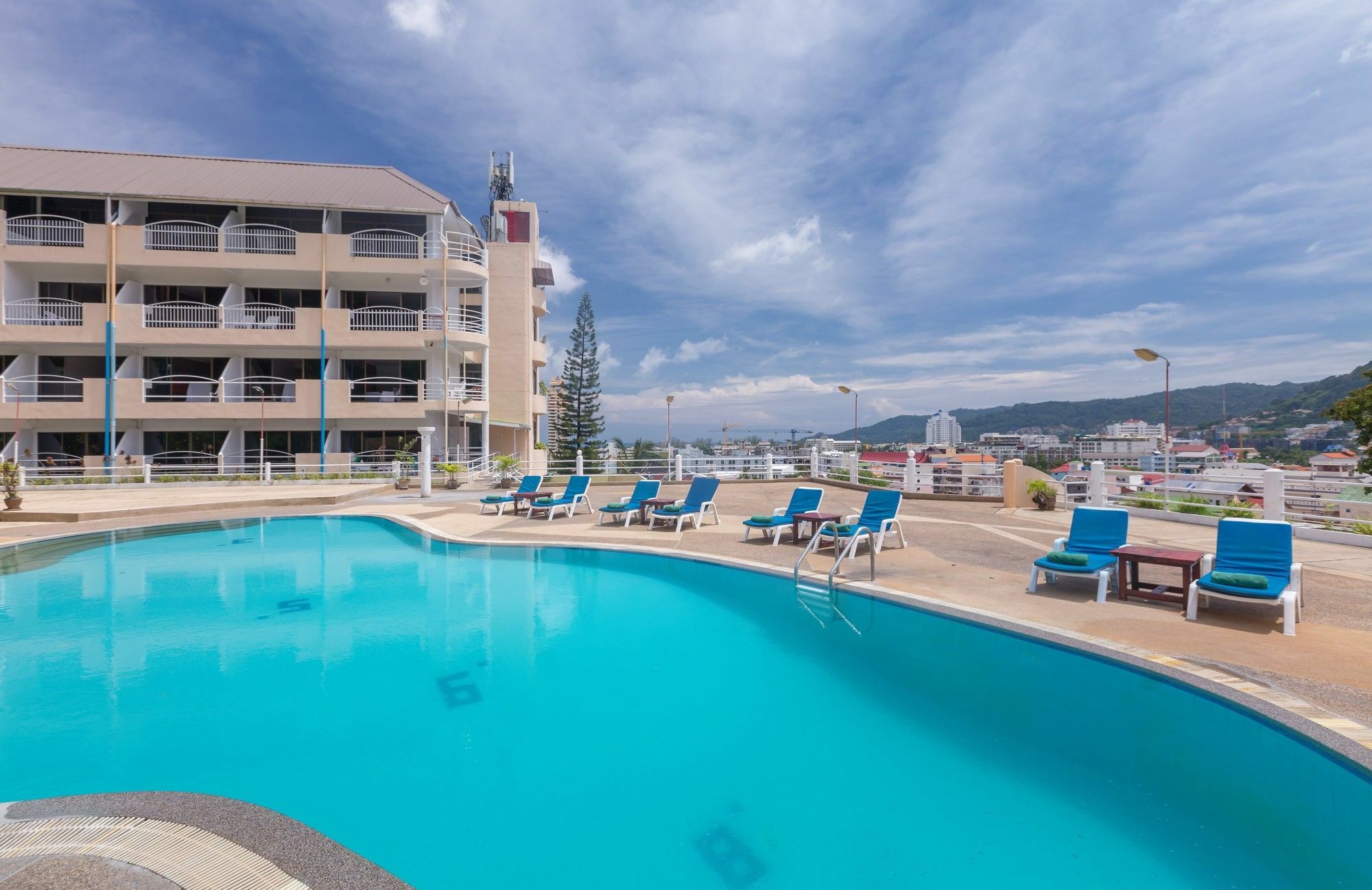 Patong 7Days Premium Hotel Phuket Bagian luar foto